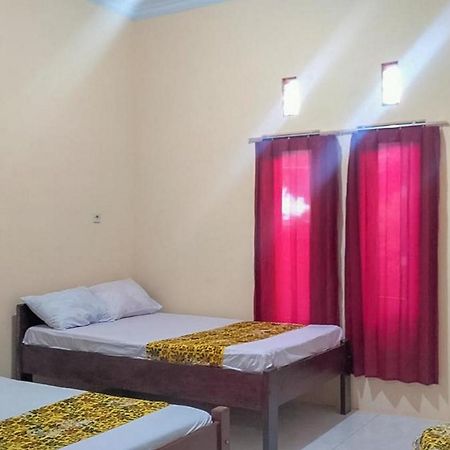 Kelapa Gading Homestay Syariah Redpartner Banyuwangi  Eksteriør billede