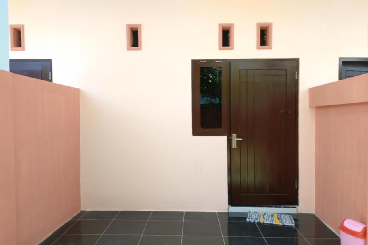 Kelapa Gading Homestay Syariah Redpartner Banyuwangi  Eksteriør billede